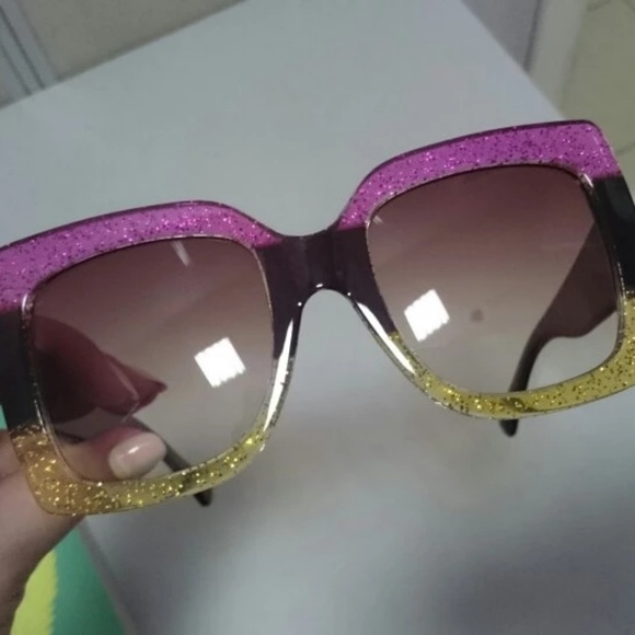 New arrival! Pink and gold oversized sunglasses - Picture 6 of 6